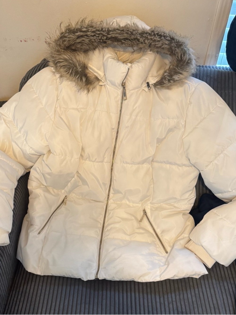 Simply Styled Ivory Puffer Jacket with Faux Fur Trim Hood
